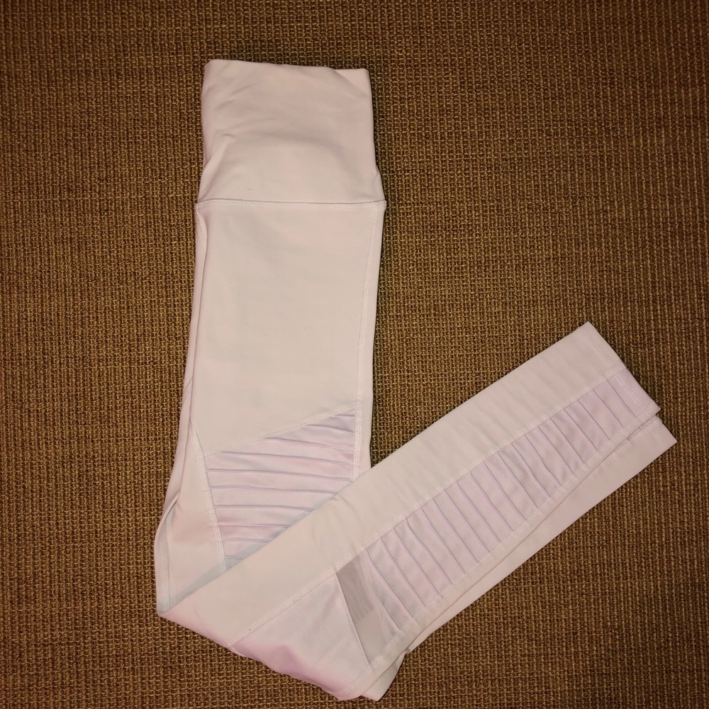 NEVER WORN! Alo Yoga white Moto Leggings